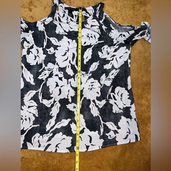 INC Cold Shoulder Black white mid sleeve textured floral print blouse Medium - Picture 8 of 10
